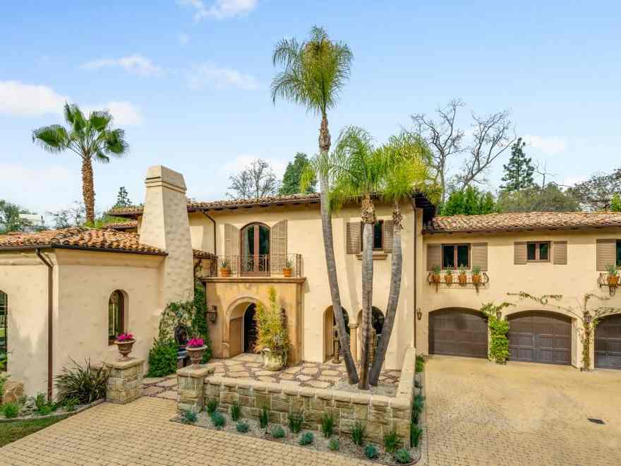 Tour Miley Cyrus’s former Tuscan mansion &ndash; hidden amongst the palm trees of Los Angeles
