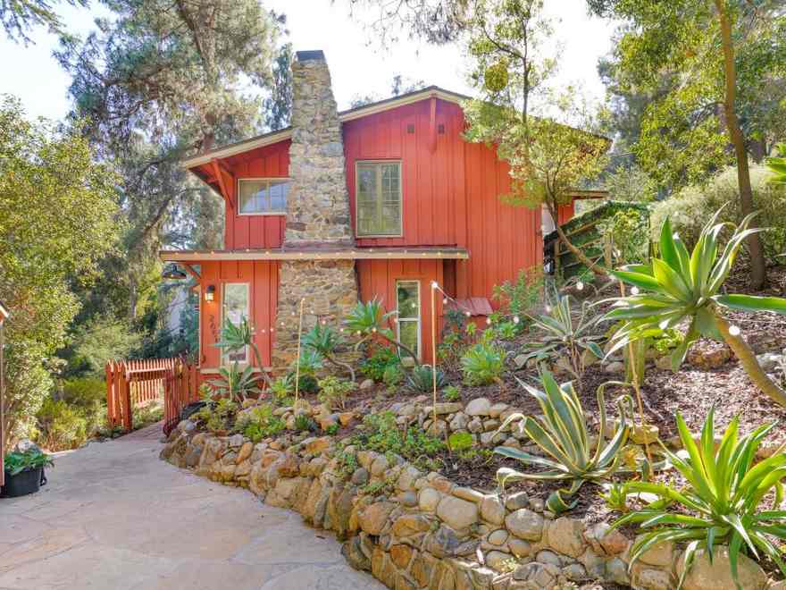 Nicole Sullivan lists her treehouse residence within the Hollywood Hills for $1.45 million