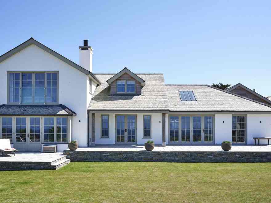 This inspiring Cornish home combines New England style with a chic interior that mixes old and new