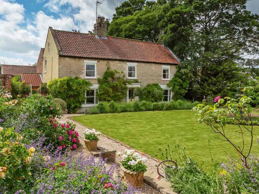 This Georgian manor in Yorkshire is brimming with antiques