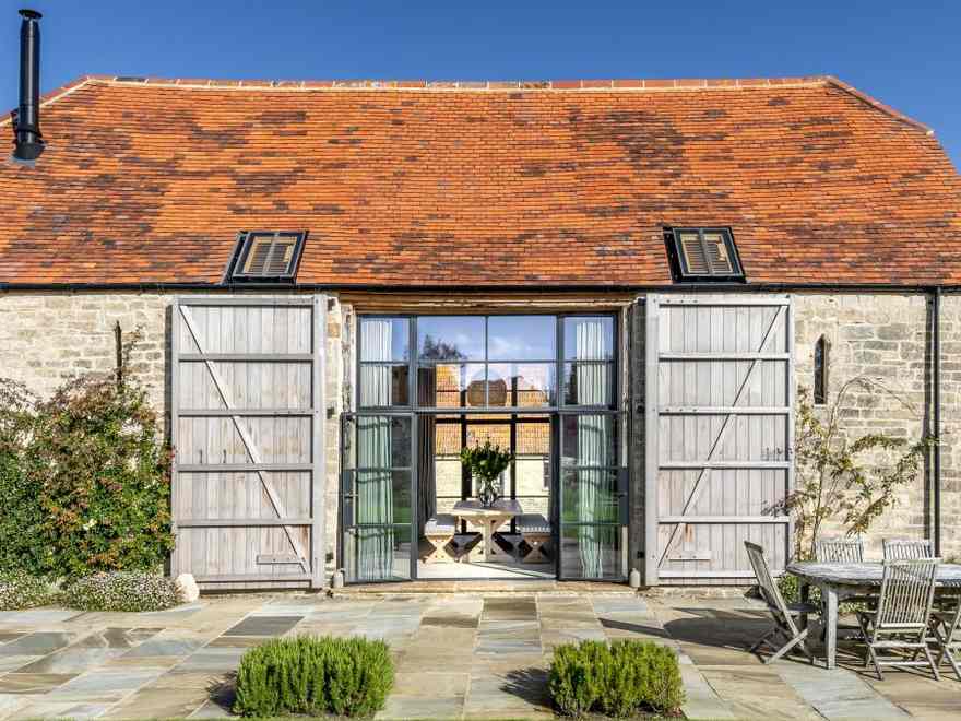 A 17th century barn renovation has a stunning interior that complements its statement architecture