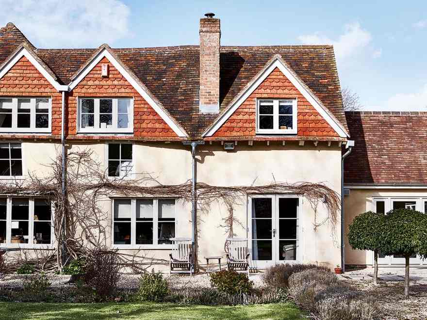 This sixteenth century British nation home showcases conventional farmhouse fashion at its finest