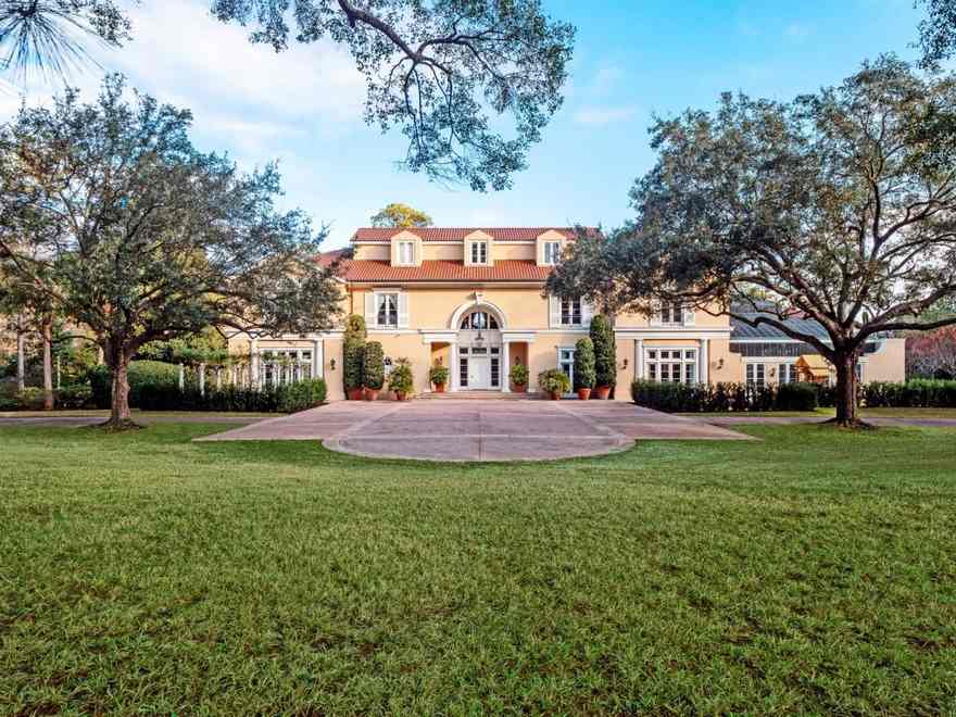 Step inside the luxury Houston estate of legendary real estate developer, Gerald D. Hines &ndash; on sale for $34.5 million