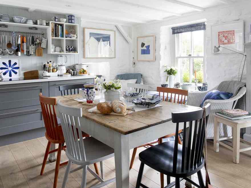 Tour this bright and beautiful country cottage in the Scottish Highlands